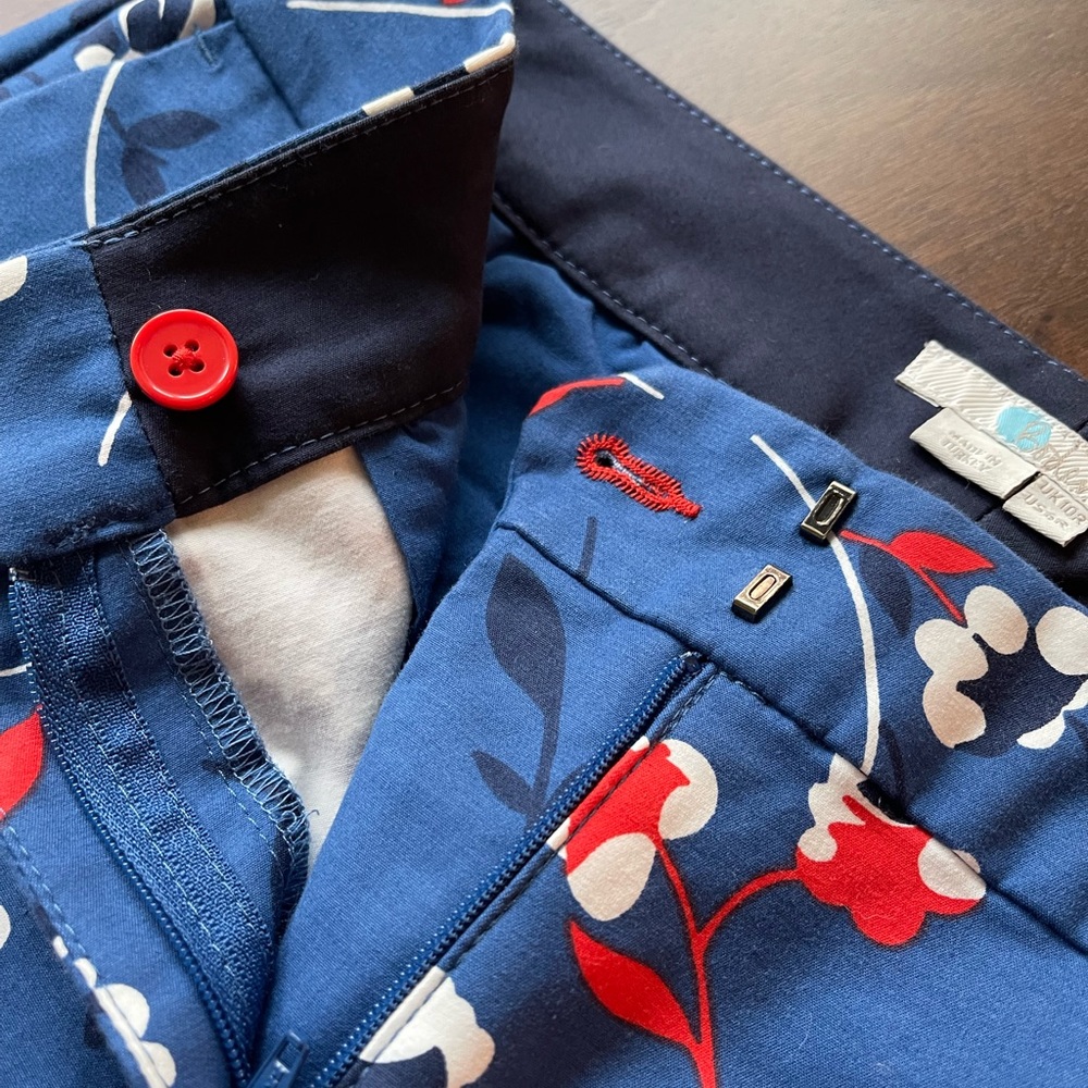 BODENUSA PANTS. SIZE 6. Beautiful royal, navy, red and white floral print. - Picture 8 of 11